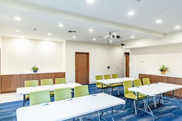 Holiday Inn Express Hereford image 20